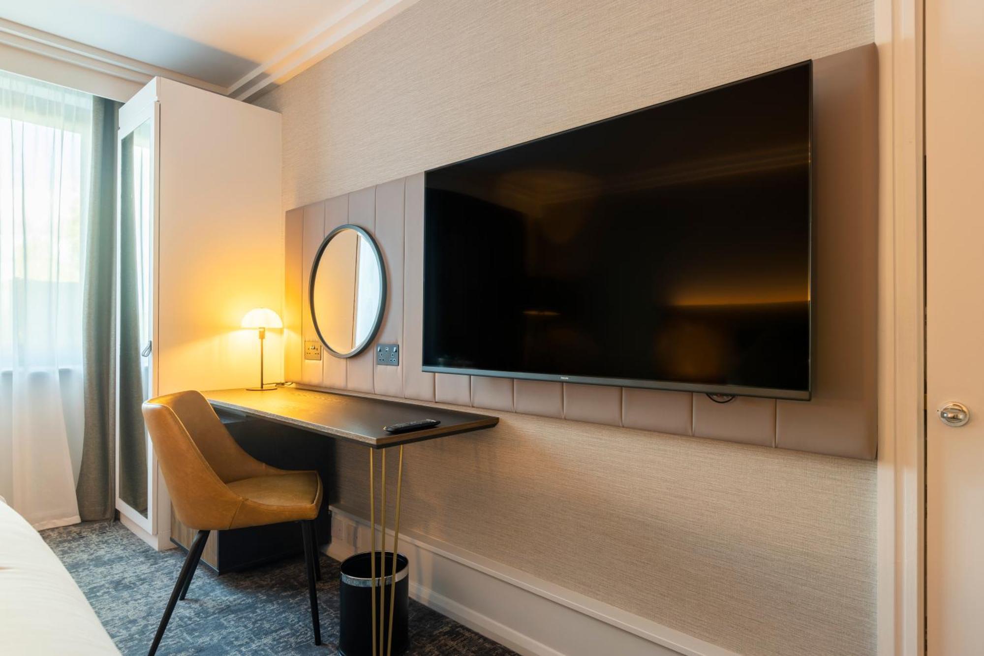 Crowne Plaza Manchester Airport By Ihg Hale  Exterior photo