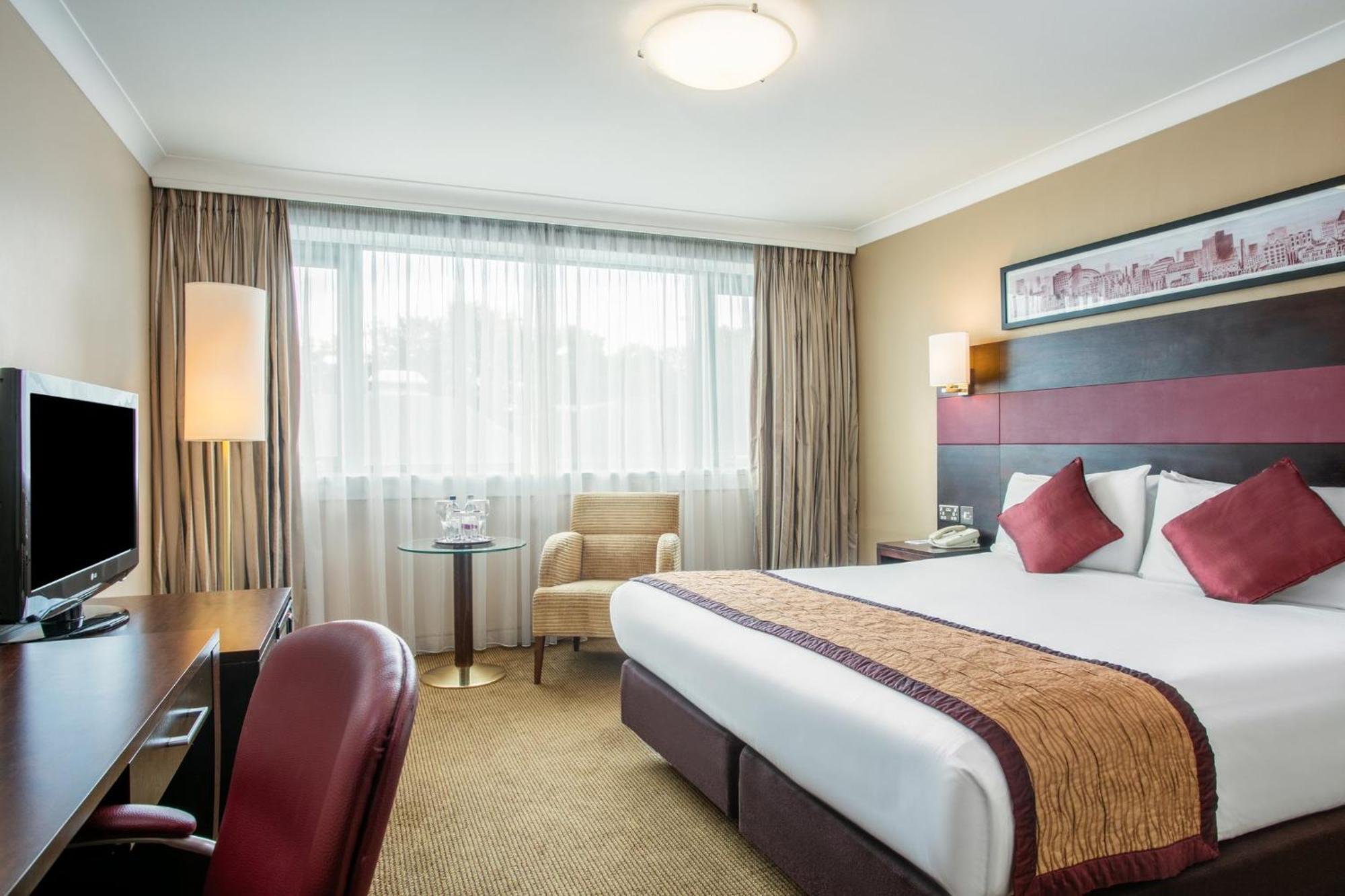 Crowne Plaza Manchester Airport By Ihg Hale  Exterior photo