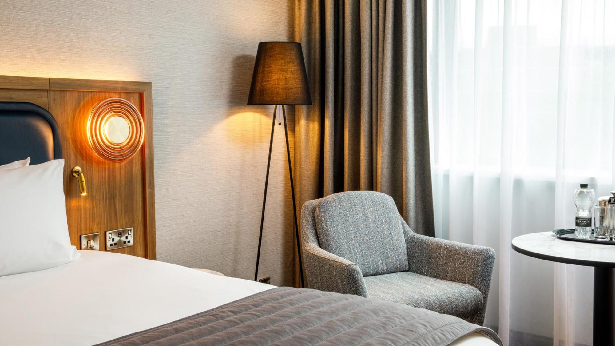 Crowne Plaza Manchester Airport By Ihg Hale  Exterior photo