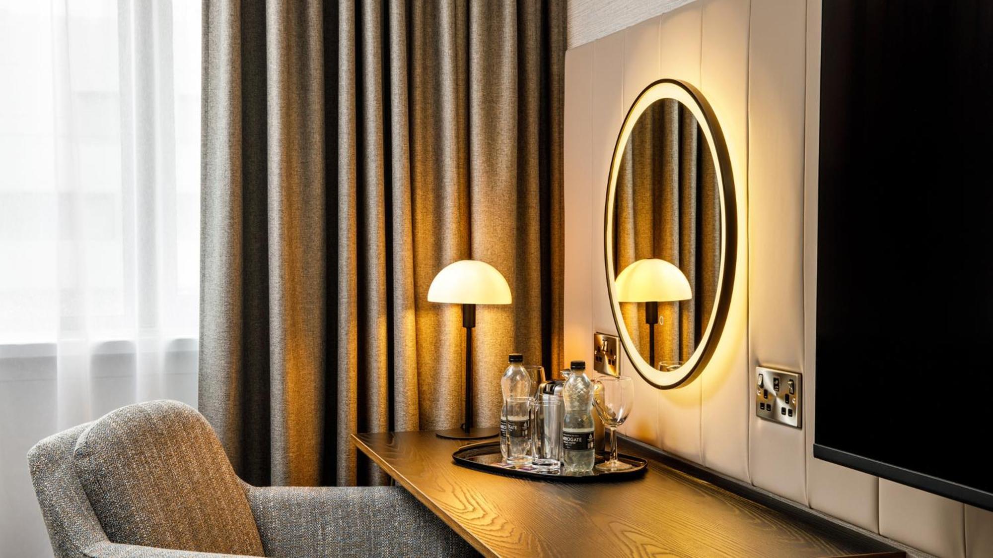 Crowne Plaza Manchester Airport By Ihg Hale  Exterior photo