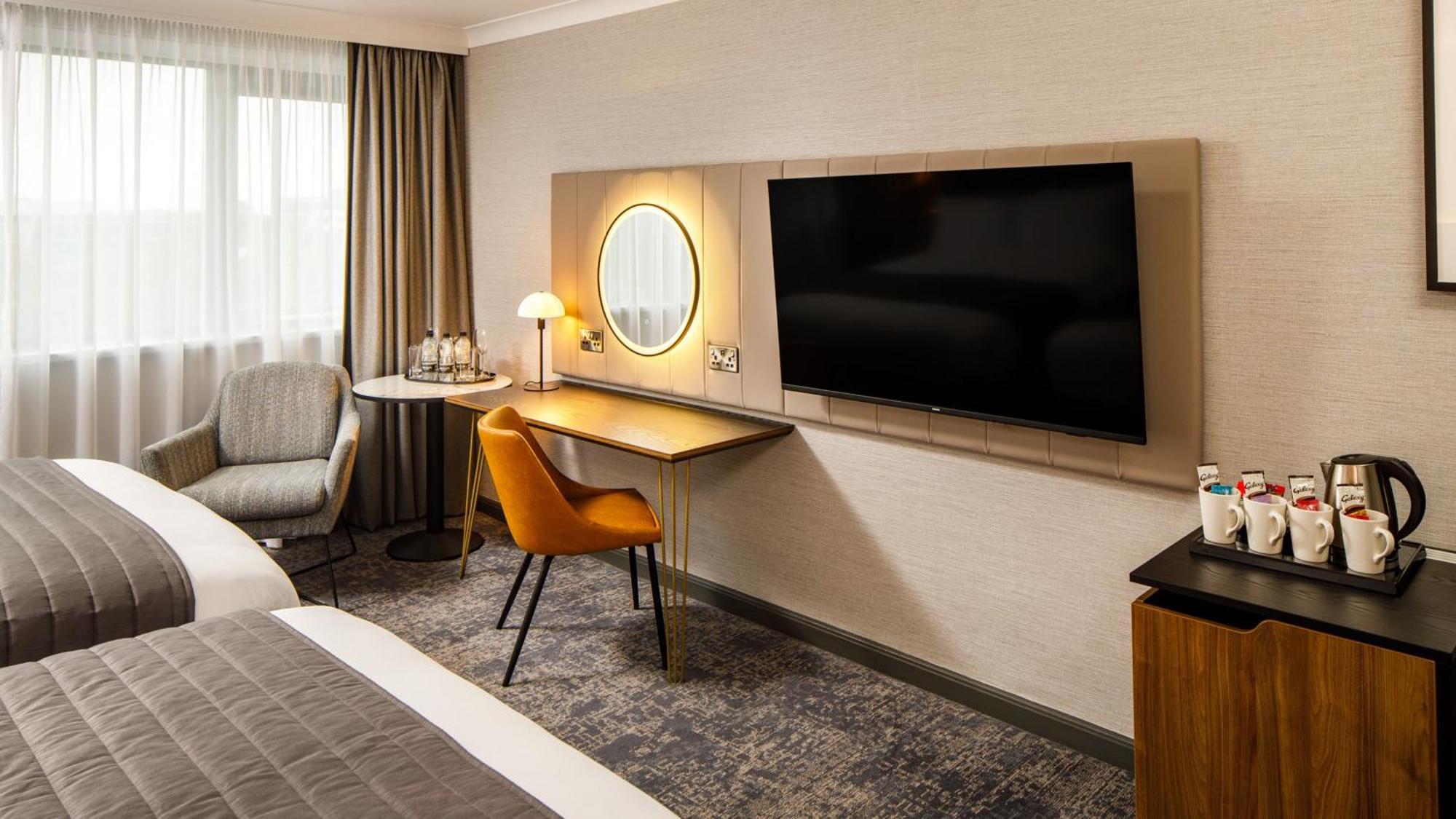 Crowne Plaza Manchester Airport By Ihg Hale  Exterior photo
