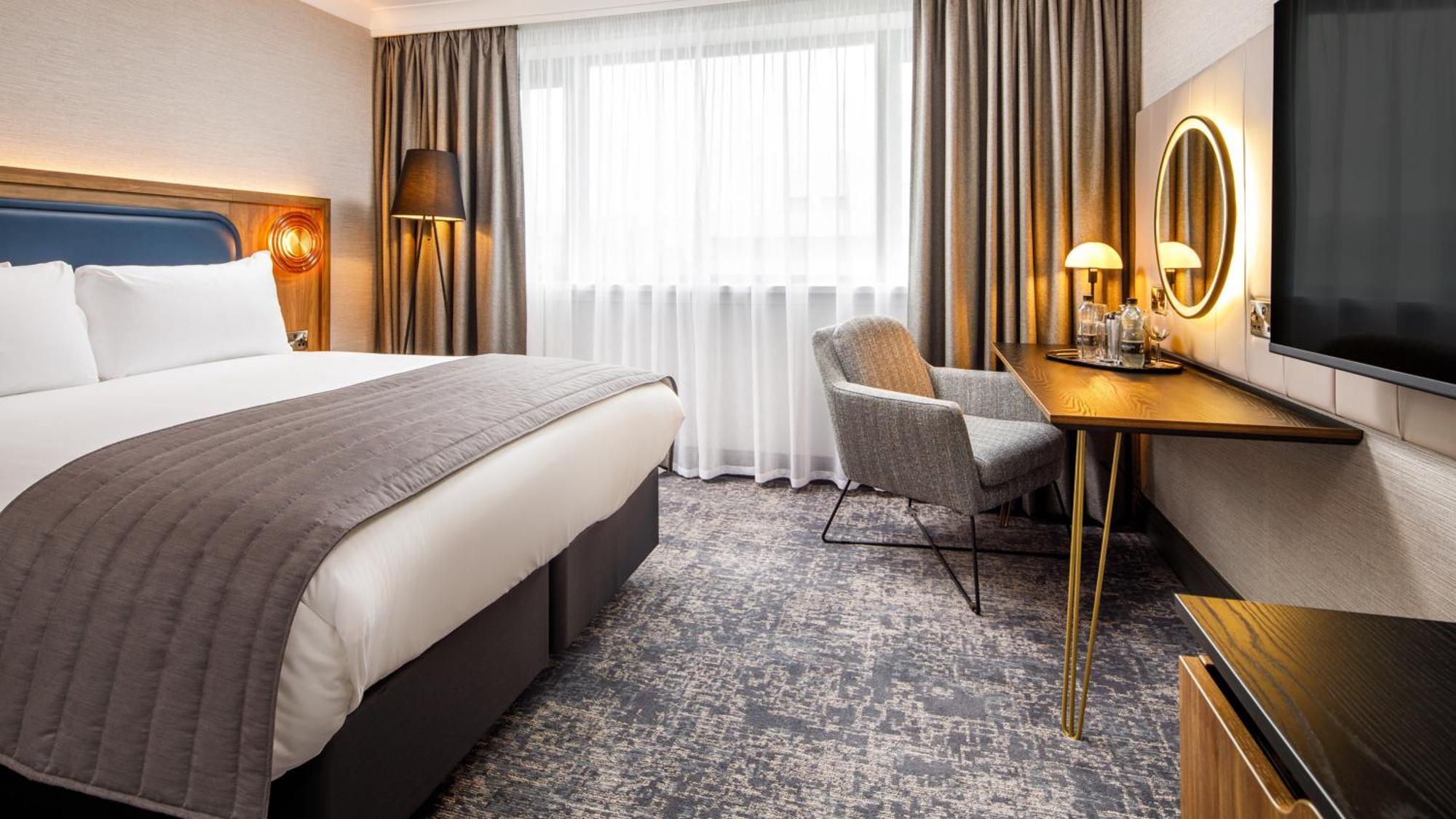 Crowne Plaza Manchester Airport By Ihg Hale  Exterior photo