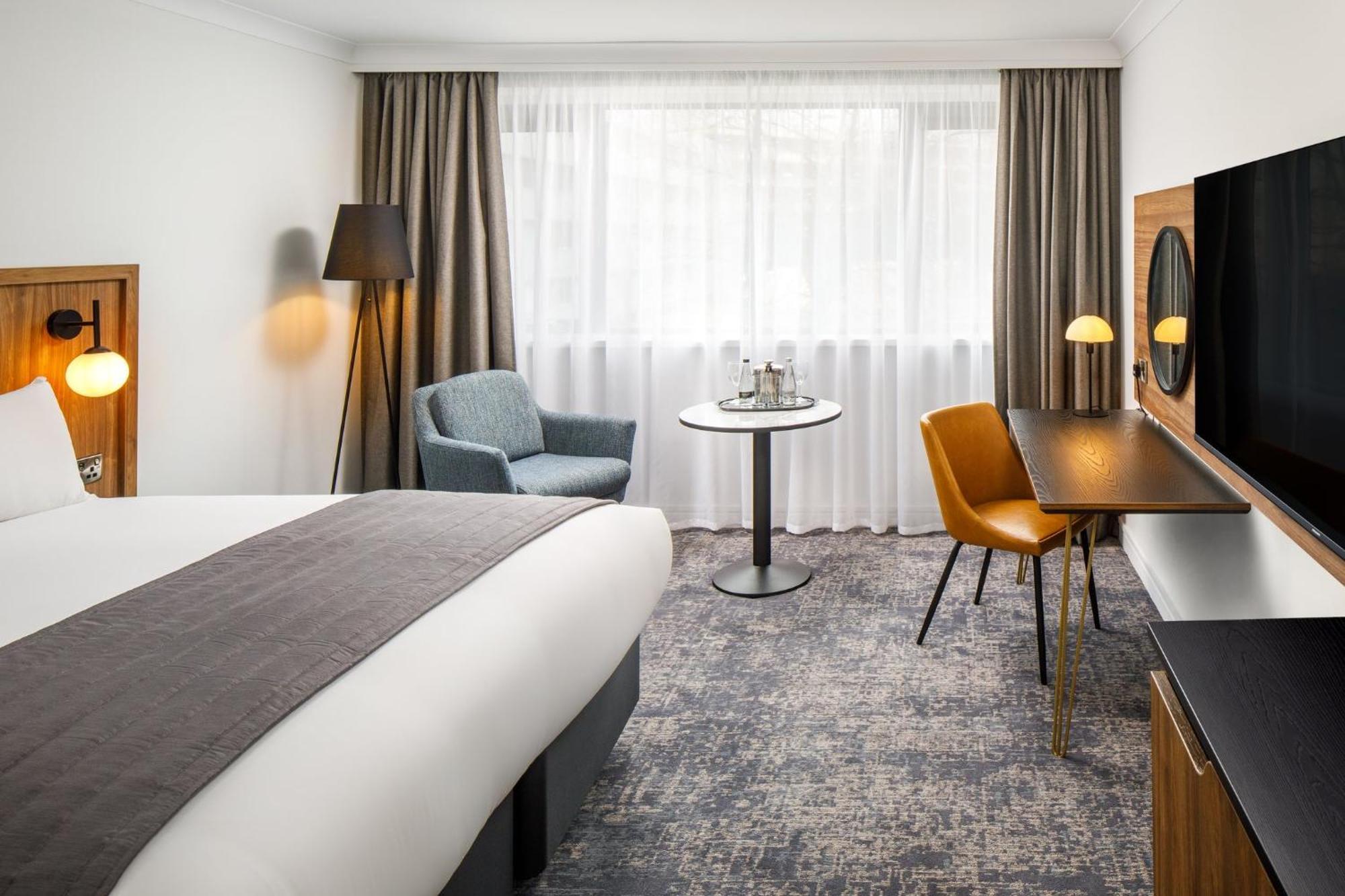 Crowne Plaza Manchester Airport By Ihg Hale  Exterior photo