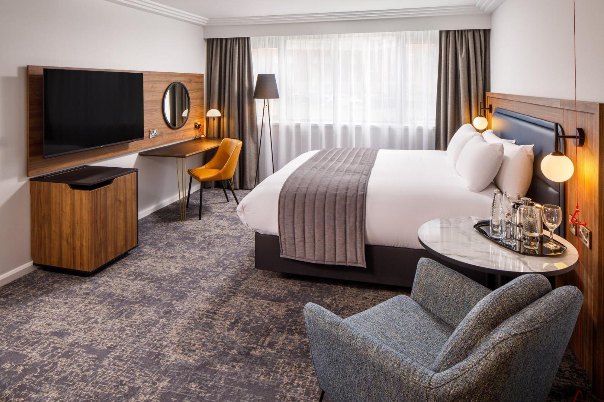Crowne Plaza Manchester Airport By Ihg Hale  Exterior photo