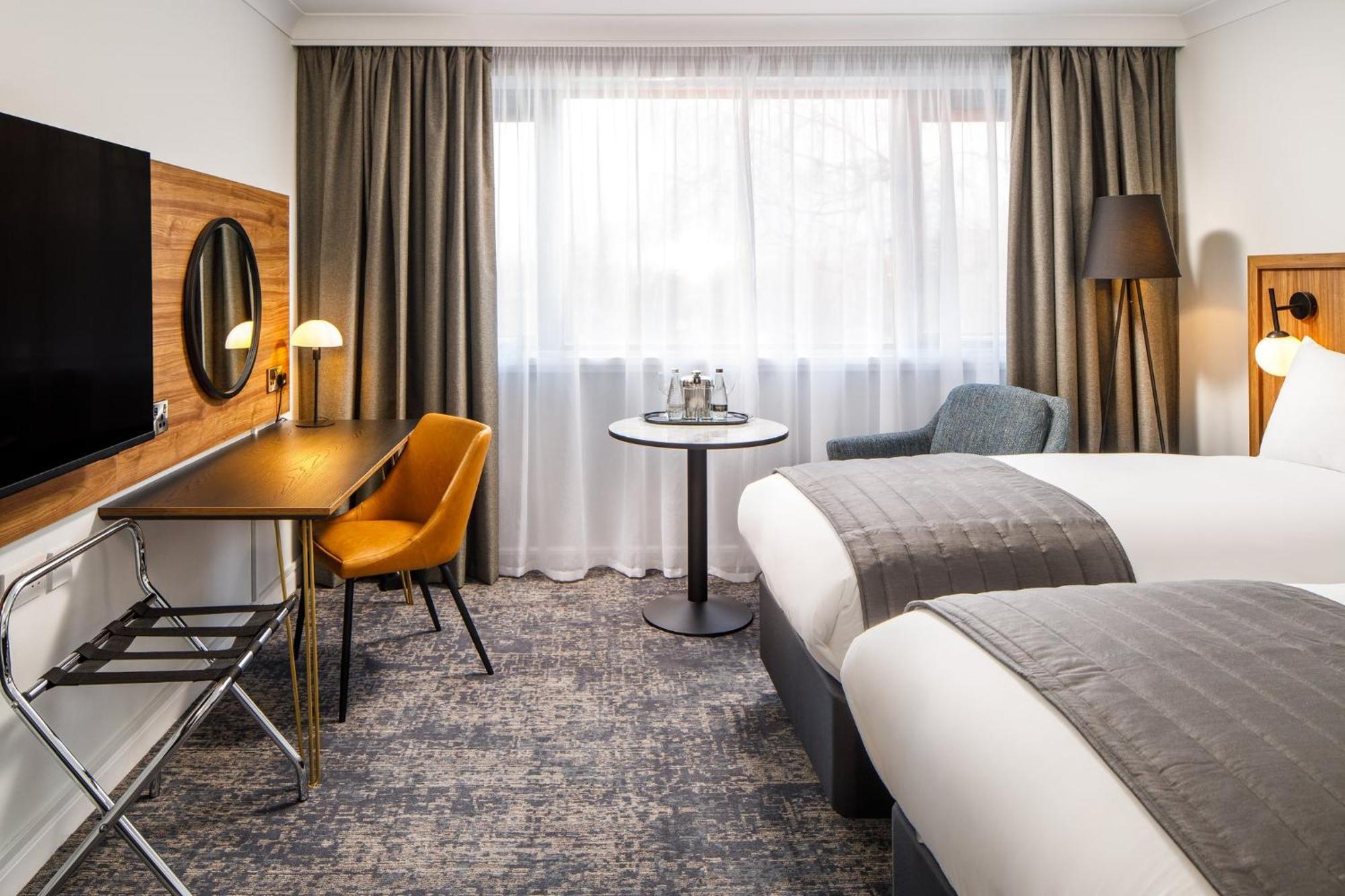 Crowne Plaza Manchester Airport By Ihg Hale  Exterior photo