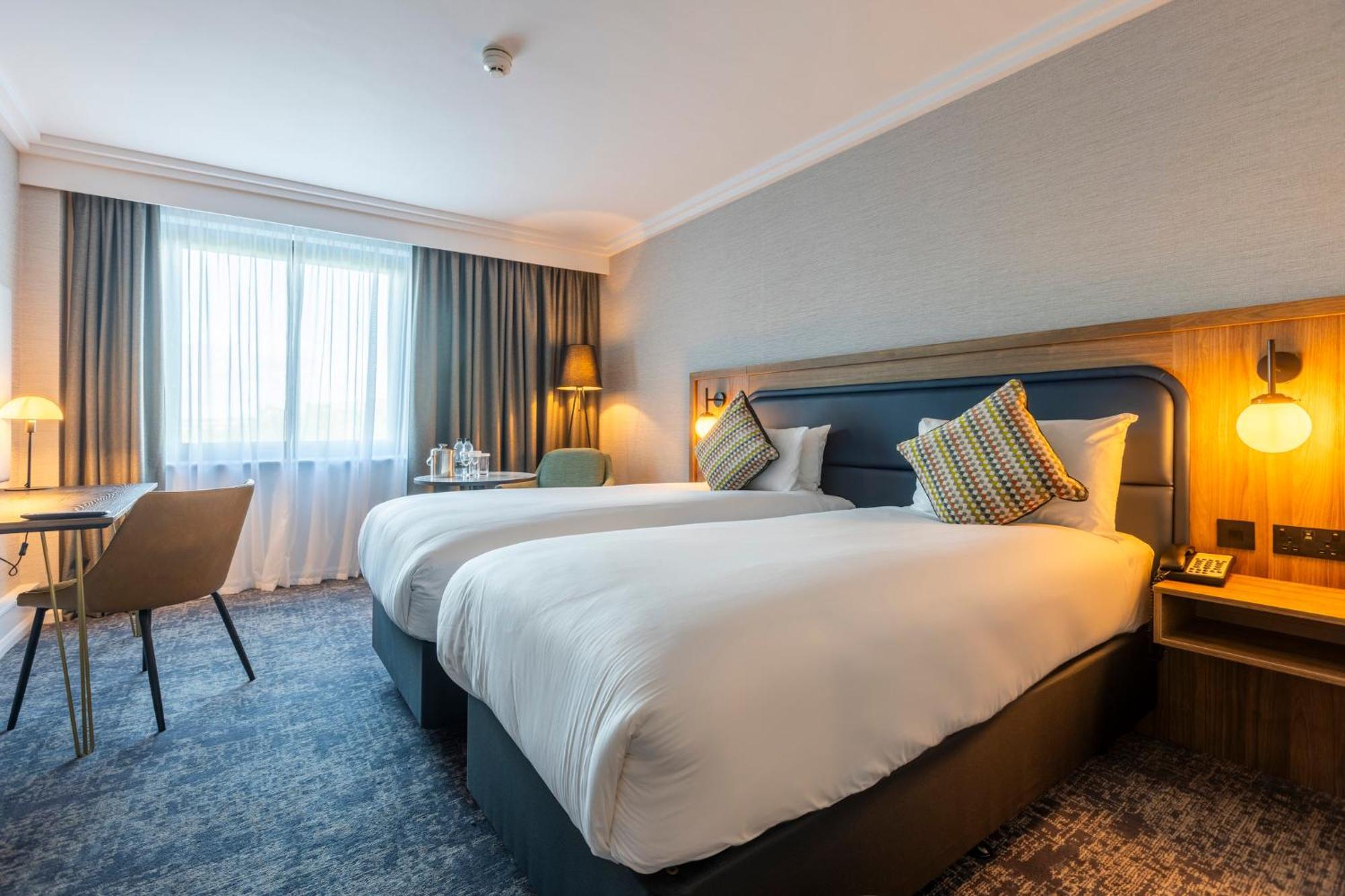 Crowne Plaza Manchester Airport By Ihg Hale  Exterior photo