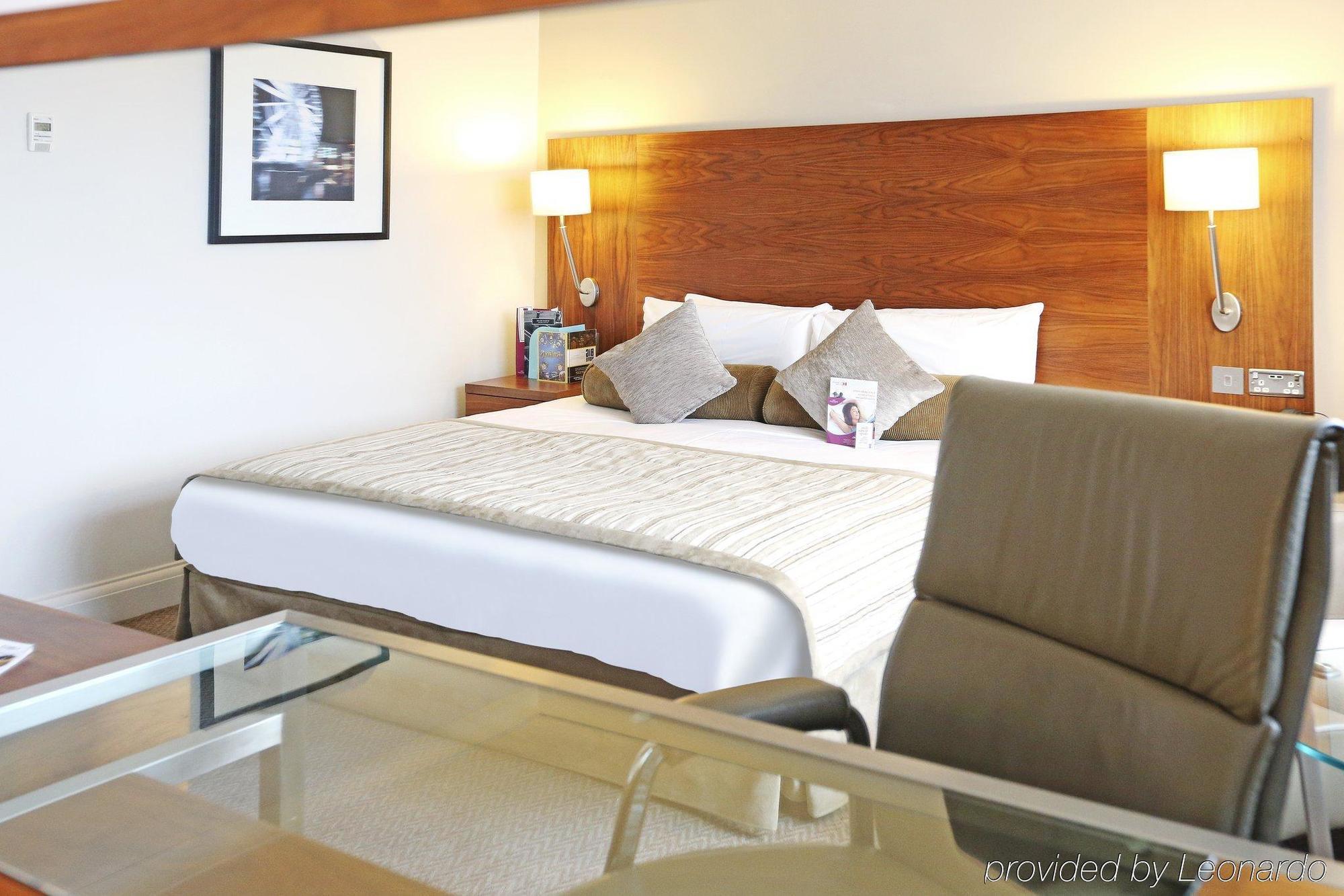 Crowne Plaza Manchester Airport By Ihg Hale  Exterior photo