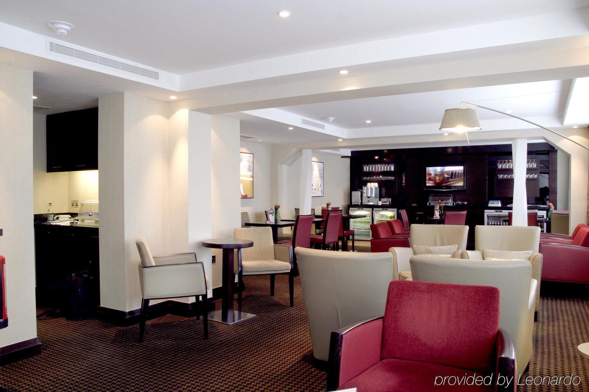 Crowne Plaza Manchester Airport By Ihg Hale  Restaurant photo