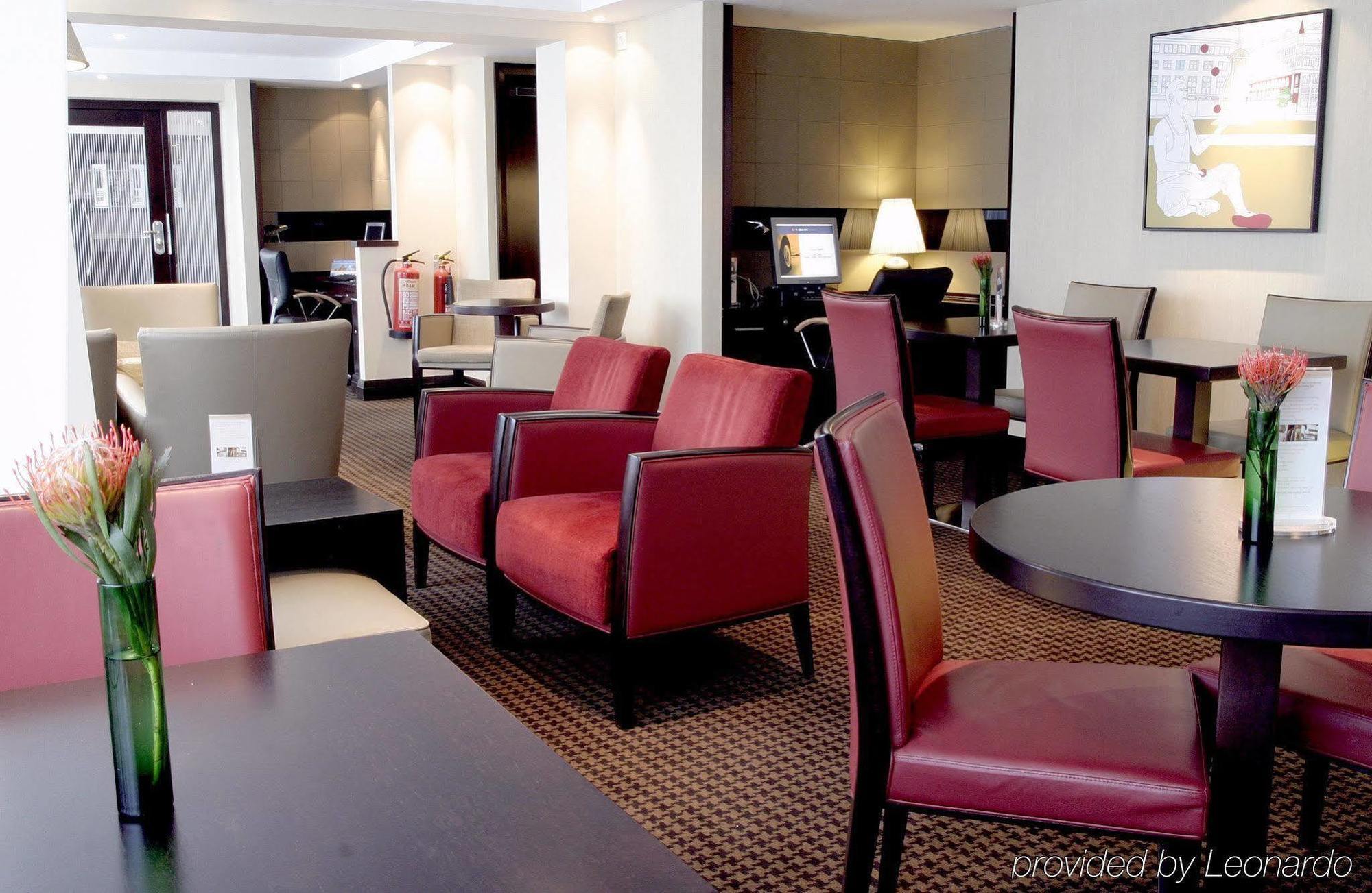 Crowne Plaza Manchester Airport By Ihg Hale  Exterior photo